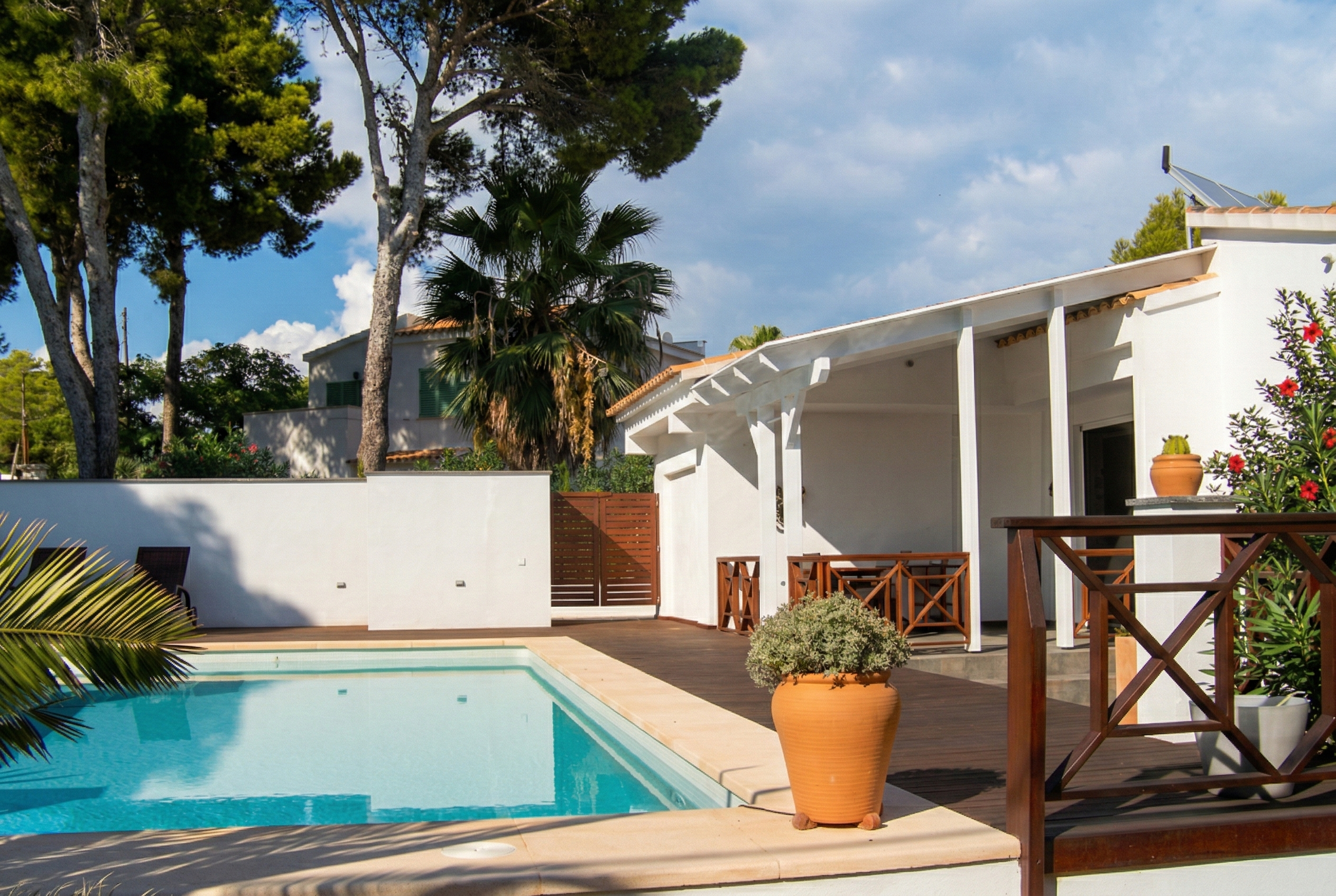 Pool und Haus